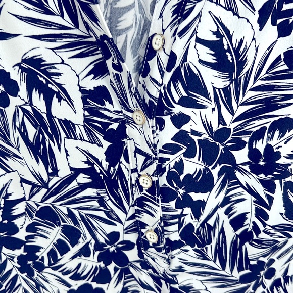 Women’s Small, navy and white Charter Club top - Picture 3 of 5